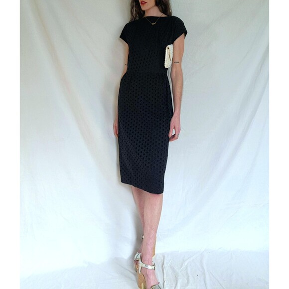 Vintage 1950s Wiggle Dress: Black Cotton Eyelet Lace, Women's S/M - Picture 2 of 11